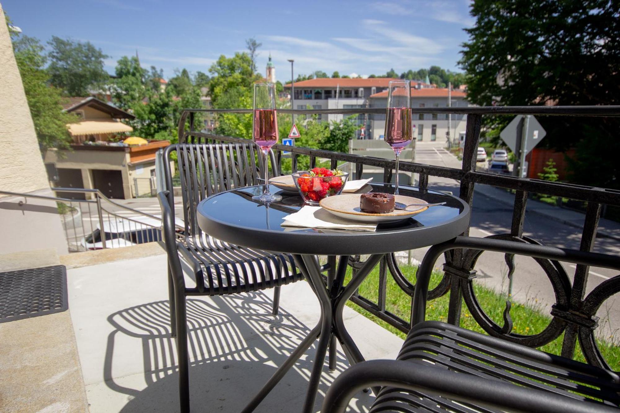 Liebelei Miesbach - Boutique-Apartment Mit Terrasse Im Zentrum المظهر الخارجي الصورة